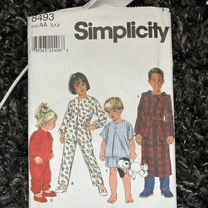 Simplicity Pattern 8493 Toddler's and Child's Sleepwear  UNCUT